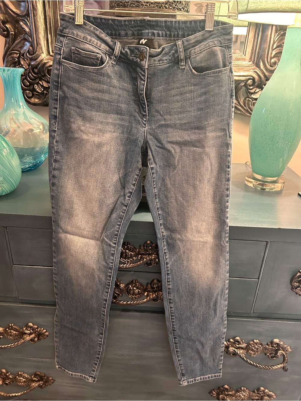 W by Worth Luxury Denim Sz 6 Slim Fit Med/Lt Wash Lived-In/Distressed Jeans
